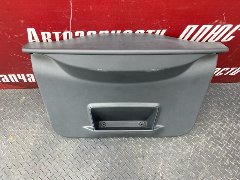 Обшивка двери багажника