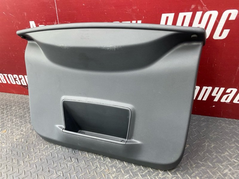 Обшивка двери багажника