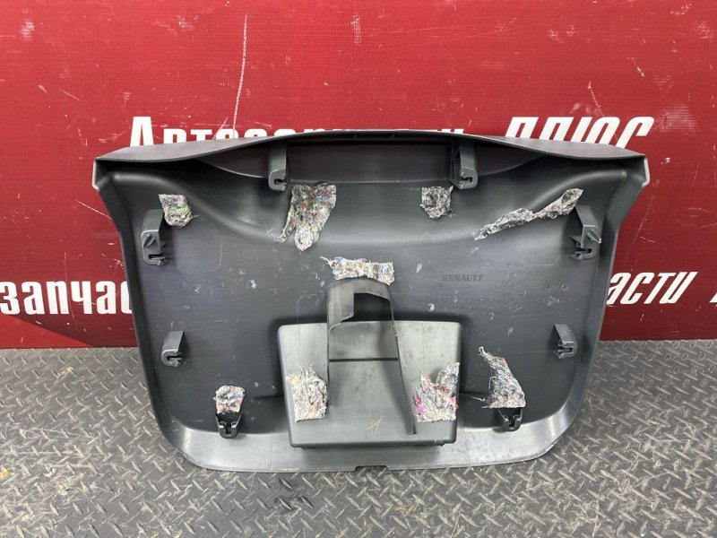 Обшивка двери багажника