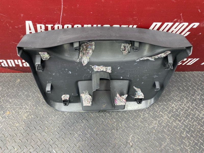 Обшивка двери багажника