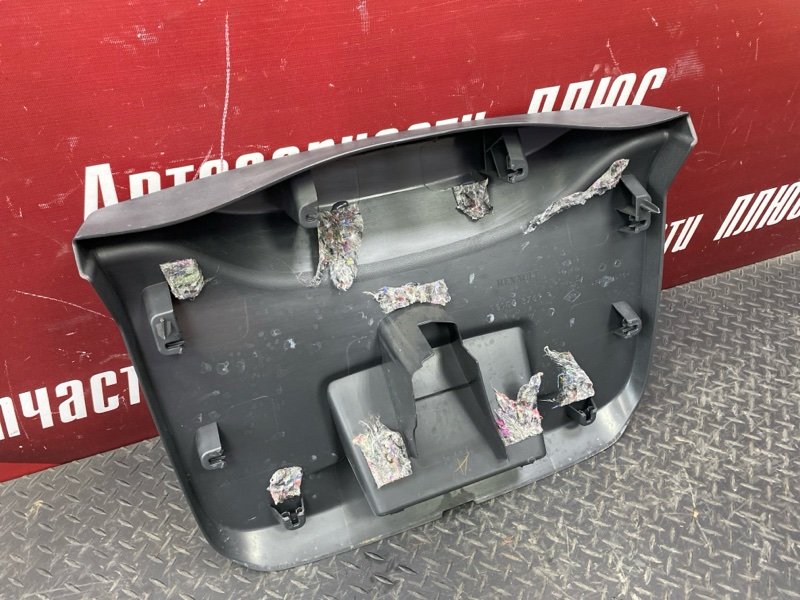 Обшивка двери багажника