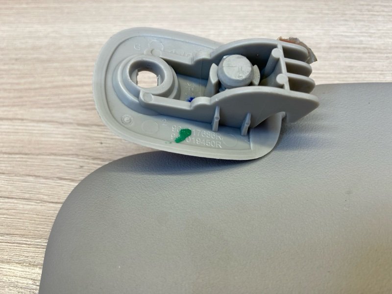 Козырек солнцезащитный