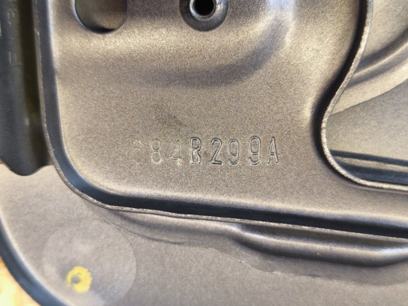 Лючок бензобака