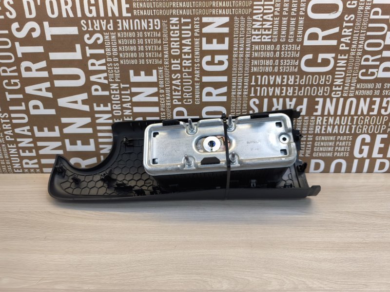 Подушка безопасности пассажира