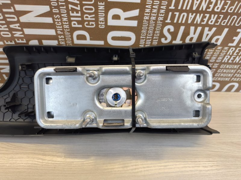 Подушка безопасности пассажира