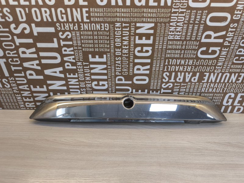 Накладка крышки багажника