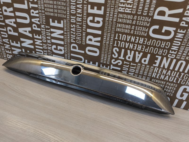 Накладка крышки багажника