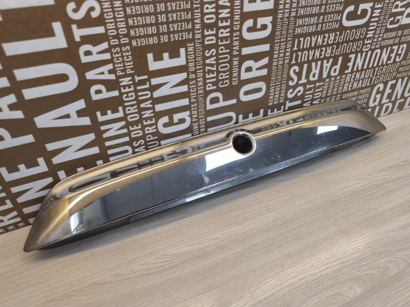 Накладка крышки багажника