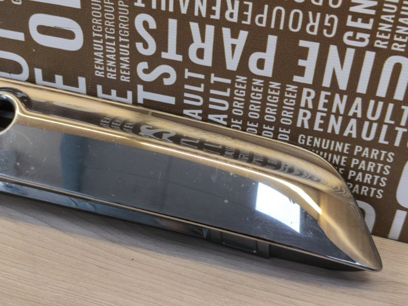 Накладка крышки багажника