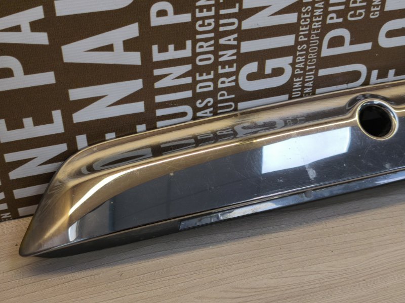 Накладка крышки багажника