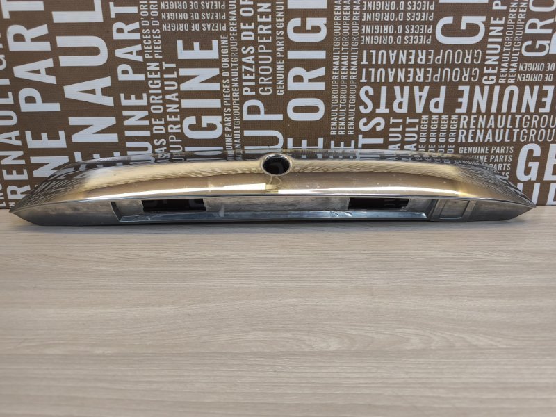 Накладка крышки багажника