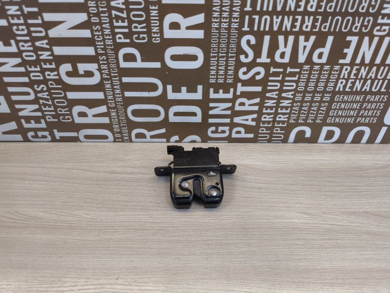 Замок крышки багажника