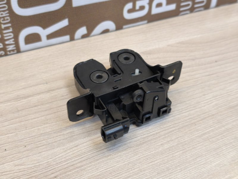 Замок крышки багажника