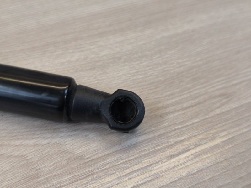 Амортизатор багажника