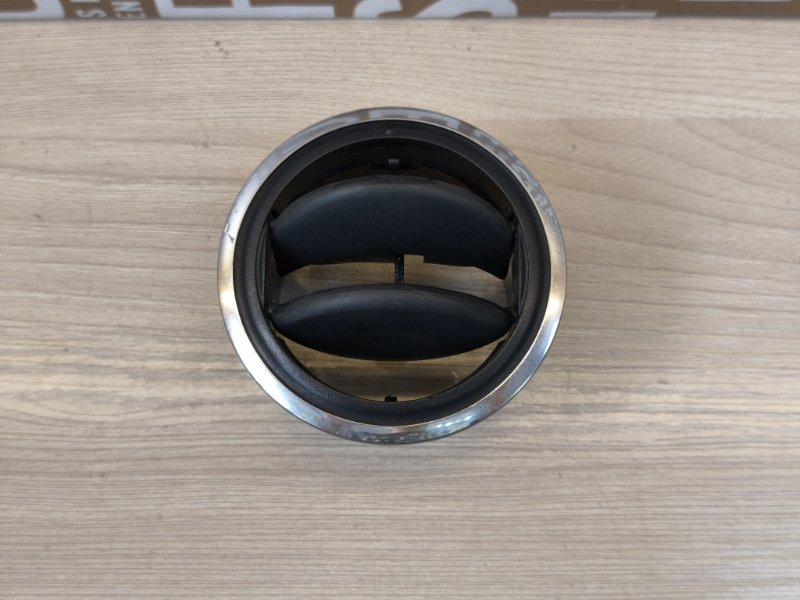 Воздушный дефлектор салона