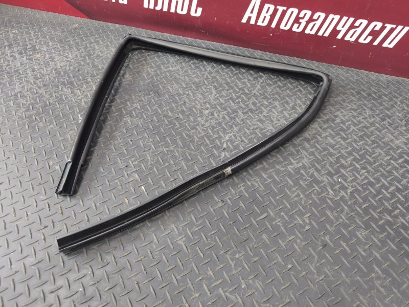 Уплотнитель стекла      двери