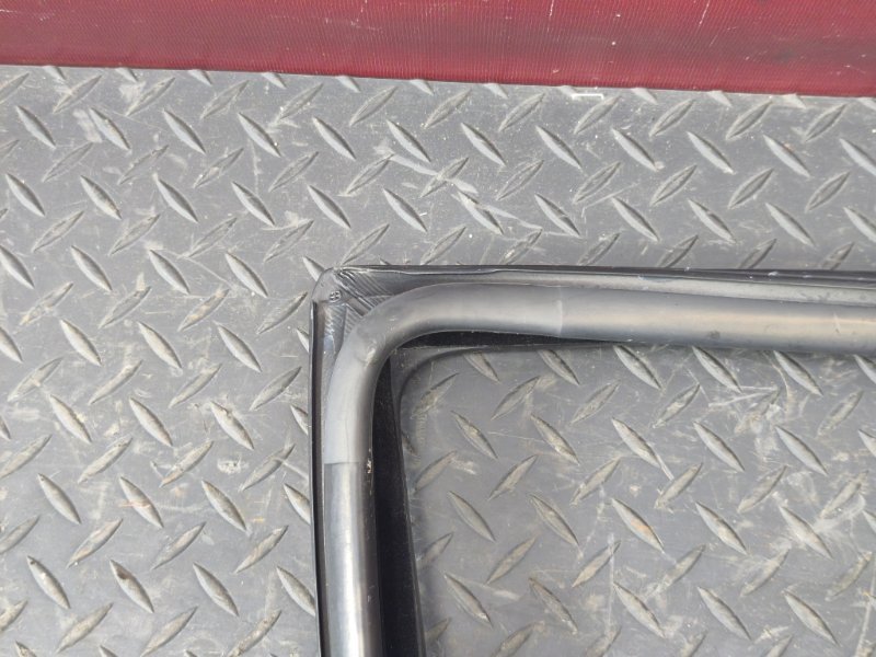 Уплотнитель стекла      двери