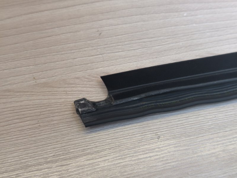 Уплотнитель стекла двери внешний