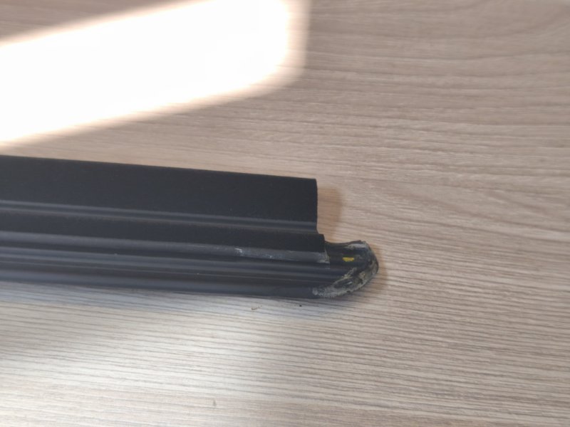 Уплотнитель стекла двери внешний