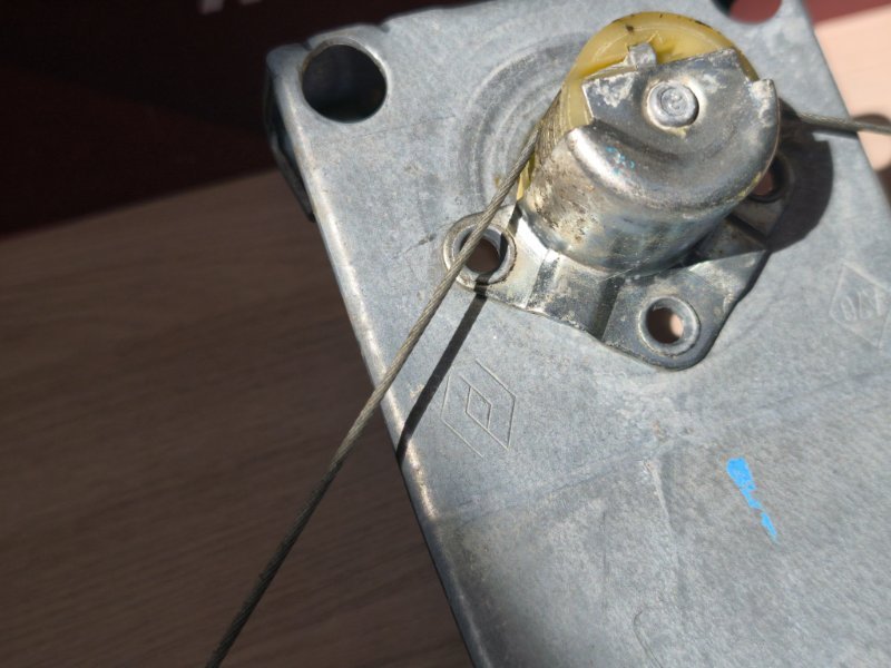 Стеклоподъемник    двери