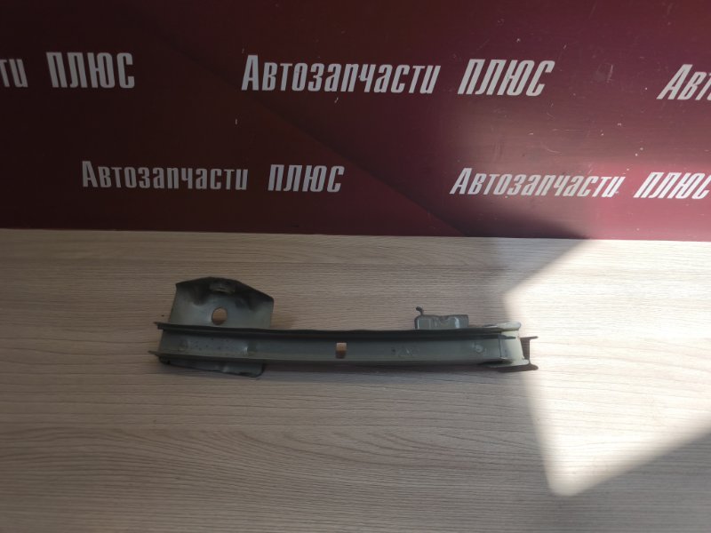 Направляющая стекла двери