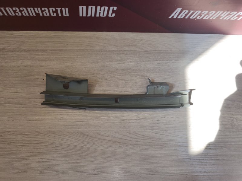 Направляющая стекла двери