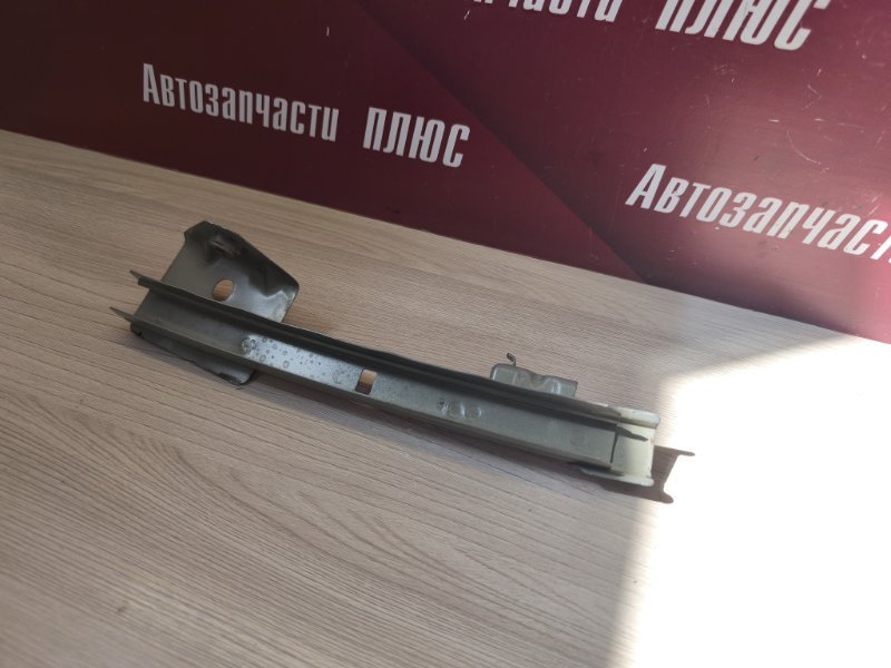 Направляющая стекла двери