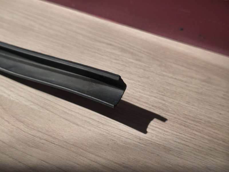 Уплотнитель двери