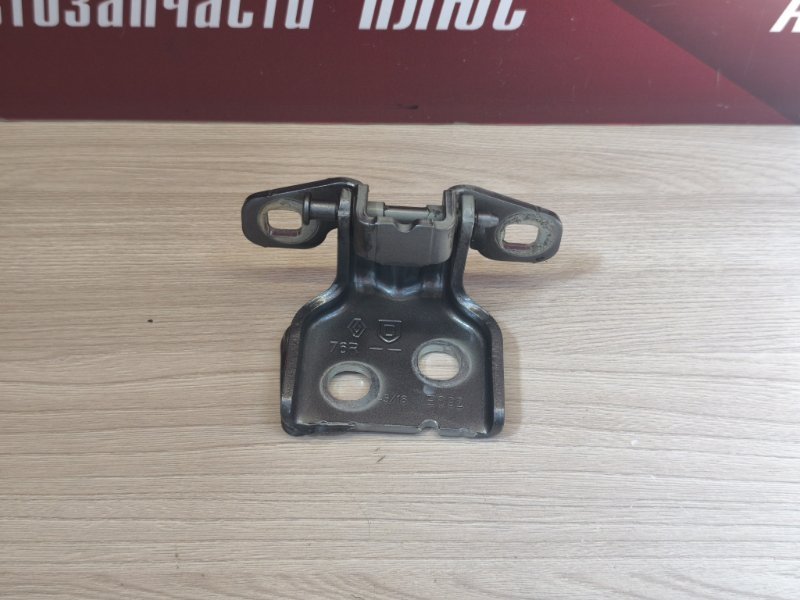 Петля двери