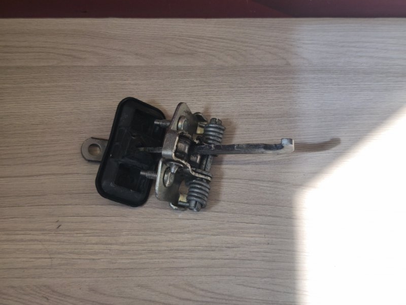 Ограничитель двери