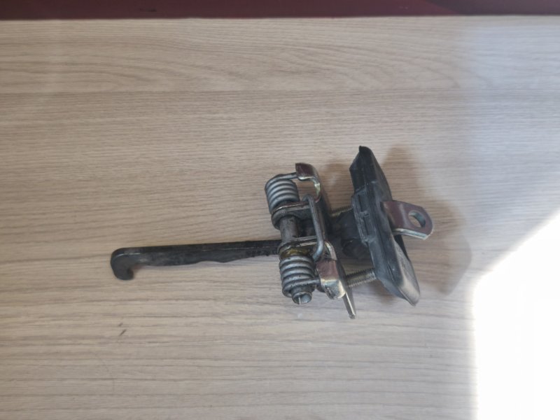 Ограничитель двери