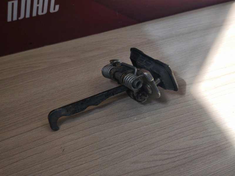 Ограничитель двери