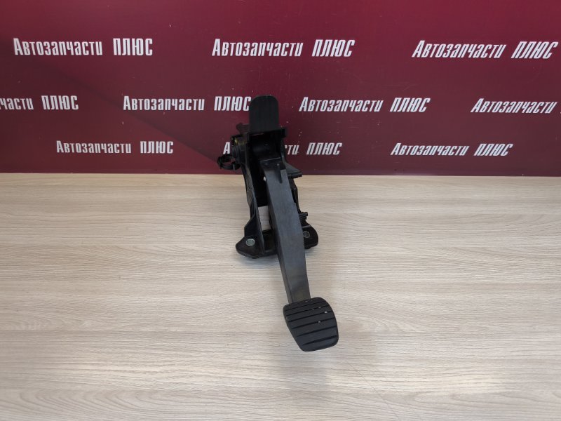 Педаль сцепления