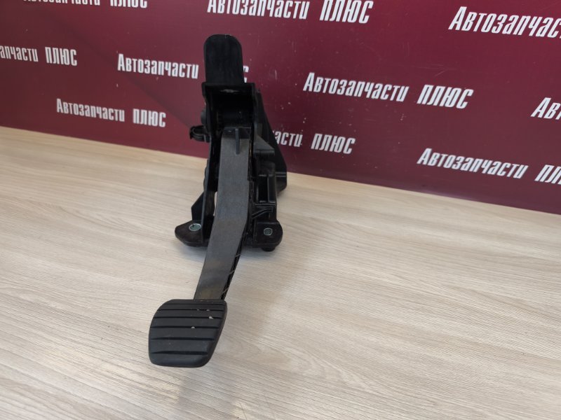 Педаль сцепления