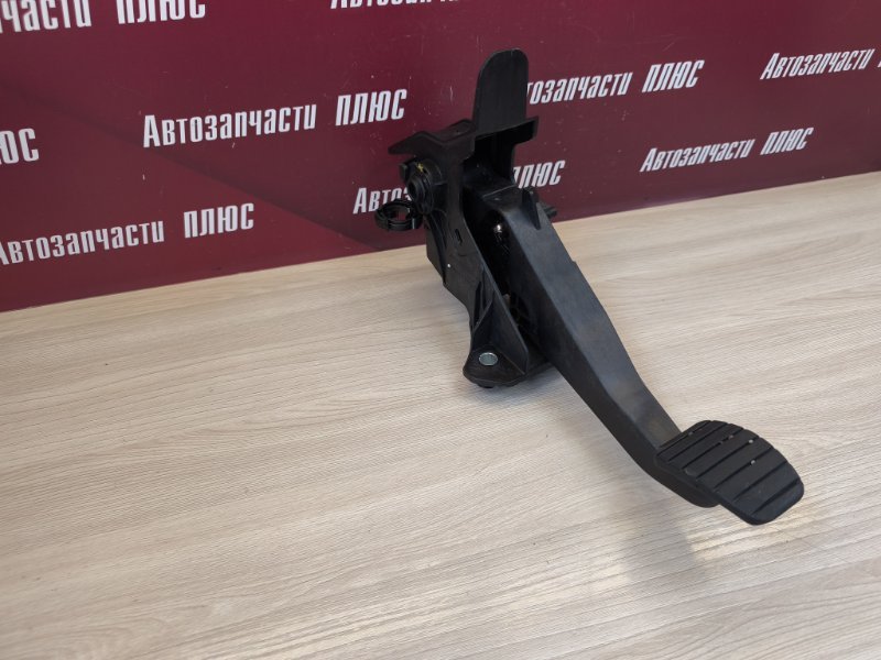 Педаль сцепления