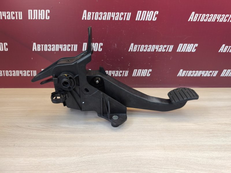 Педаль сцепления