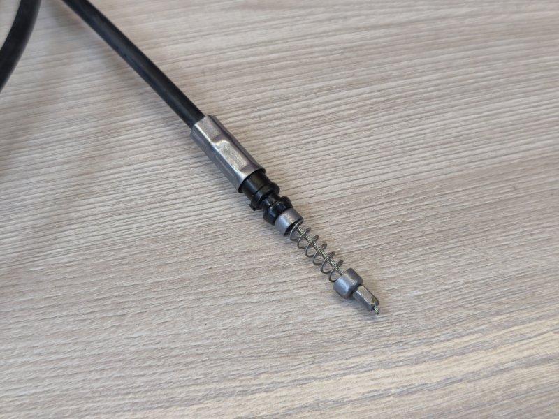 Трос лючка бензобака