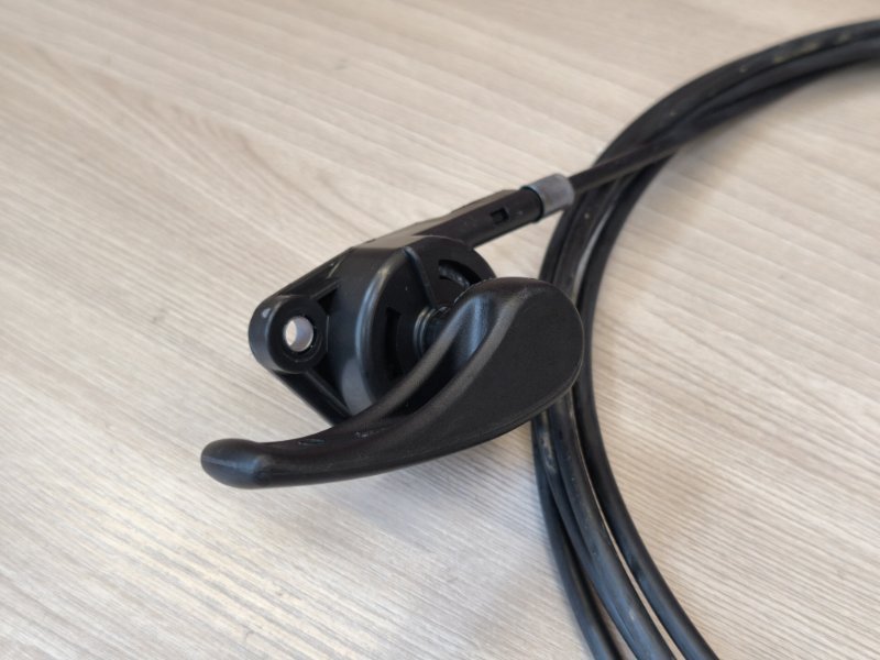 Трос лючка бензобака