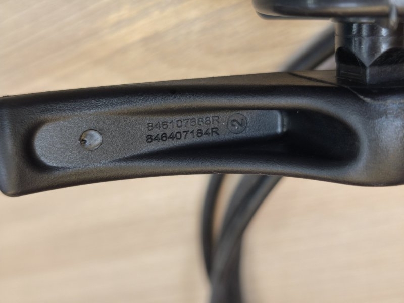 Трос лючка бензобака