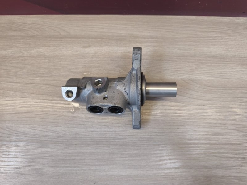 Главный тормозной цилиндр