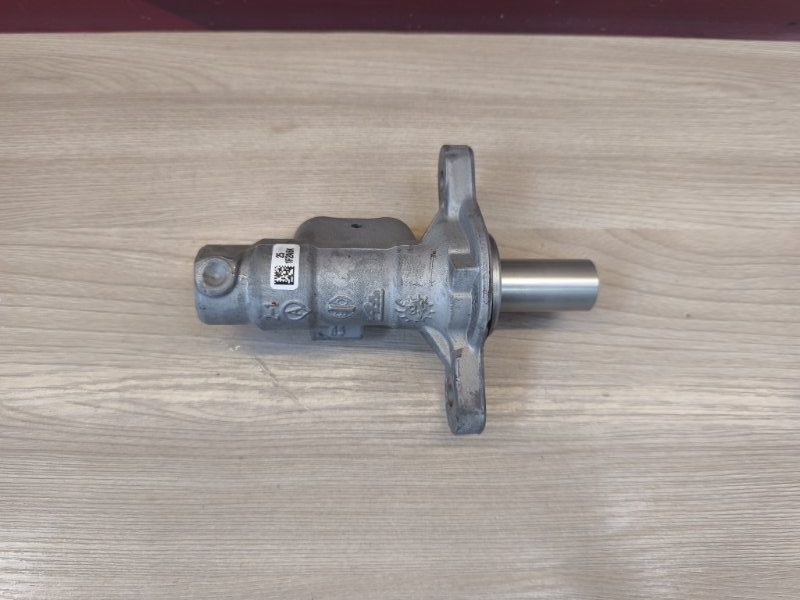 Главный тормозной цилиндр