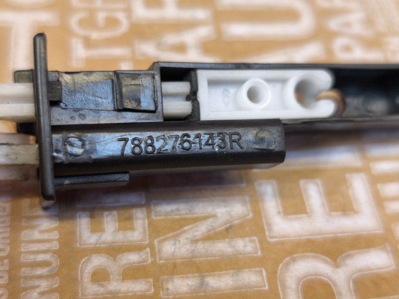 Замок лючка бензобака