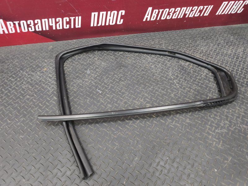 Уплотнитель стекла      двери