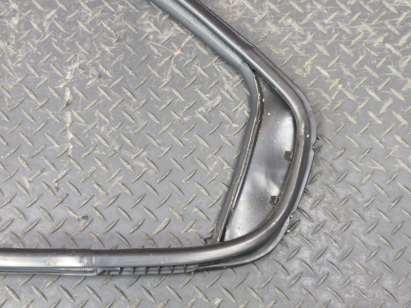 Уплотнитель стекла      двери