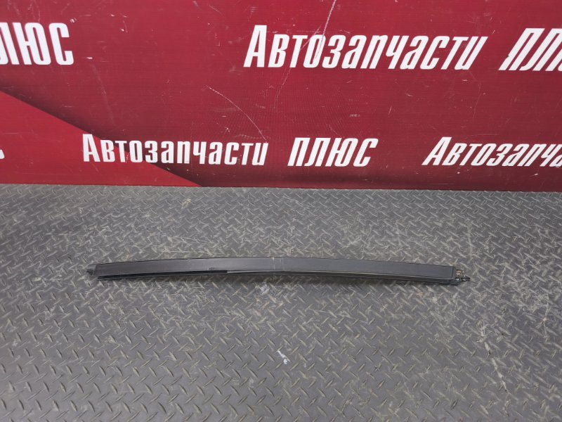 Направляющая стекла двери