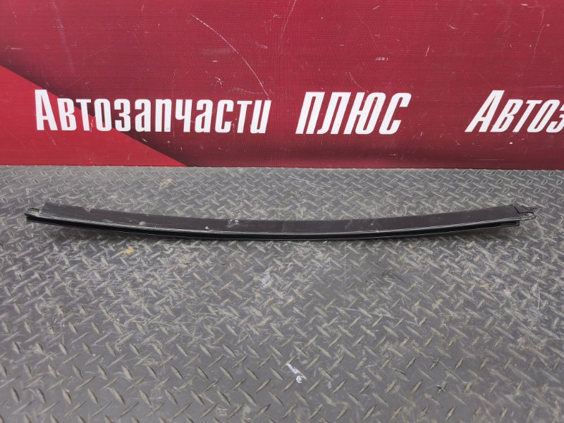 Направляющая стекла двери