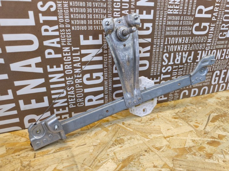 Стеклоподъемник    двери