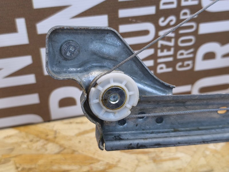 Стеклоподъемник    двери