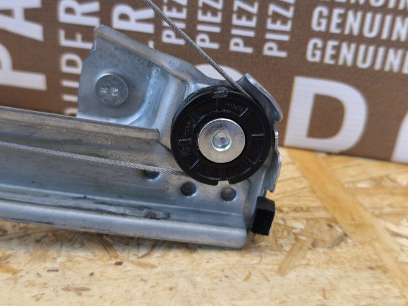 Стеклоподъемник    двери