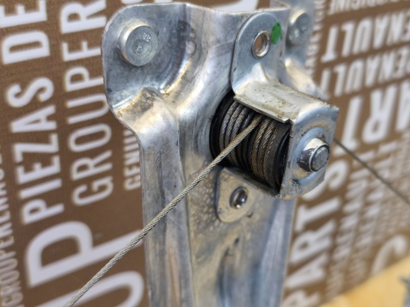 Стеклоподъемник    двери